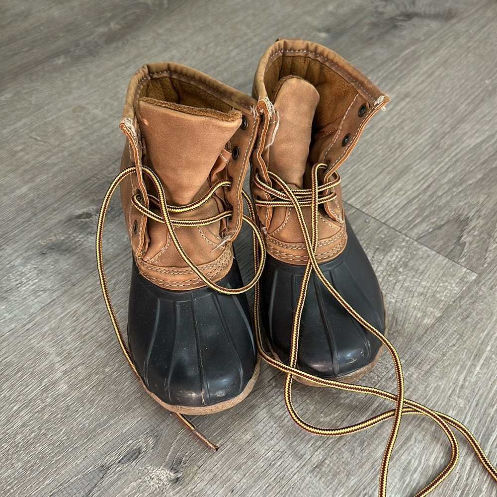 Kids duck boots